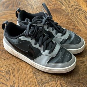Nike Black and Gray Low-Top Sneakers Youth Size 6Y